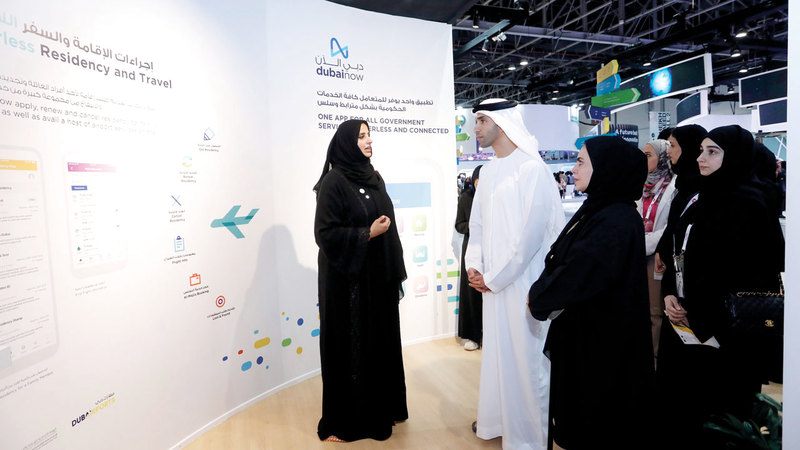 عائشة بن بشر خلال الإعلان عن الخدمات الجديدة. من المصدر