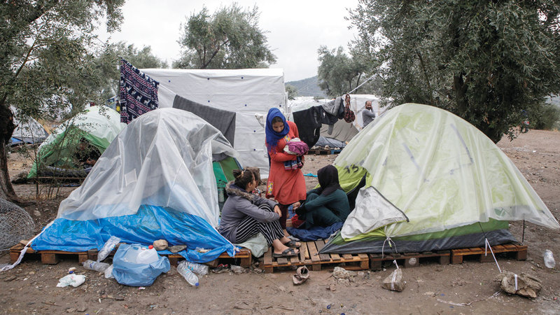 مخيم للاجئين في جزيرة ليسبوس باليونان حيث يواجه اللاجئون موسم برد وأمطار.  رويترز