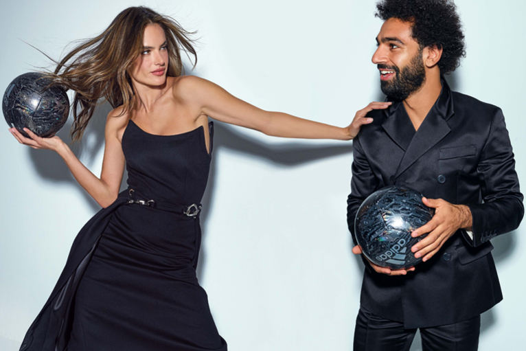 محمد صلاح ظهر في أكثر من صورة مع عارضة الازياء اليساندرا