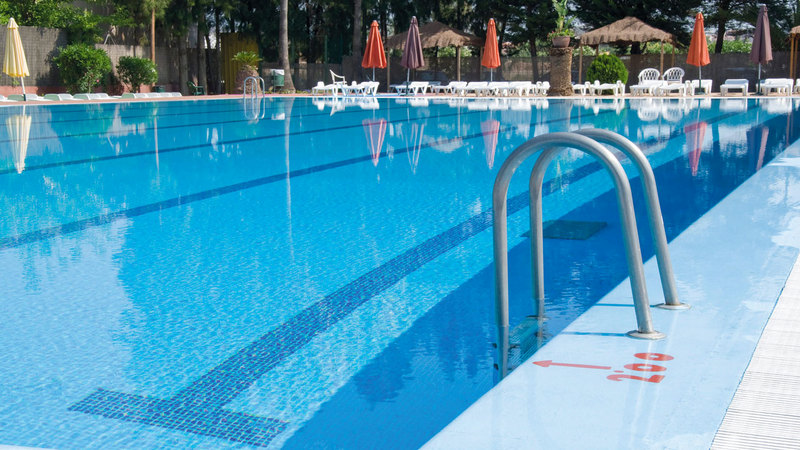 المسابح من المرافق التي تحتاج إلى صيانة دورية.

غيتي