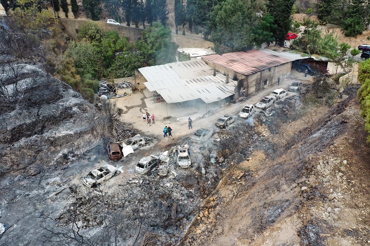 بالصور عشرات الحرائق في لبنان وسورية سياسة منوعات عالمية