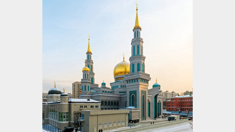 المسجد يستوعب آلاف المصلين بعد خضوعه لعمليات توسعة. الإمارات اليوم