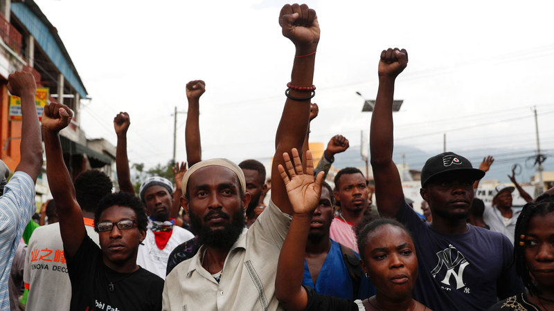 المتظاهرون خرجوا إلى الشوارع احتجاجاً على سياسات الحكومة والفساد. أ.ب