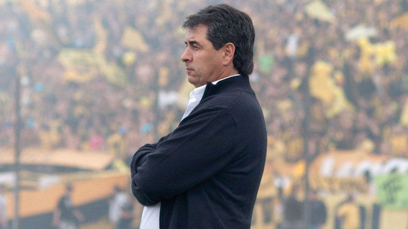 مدرب اتحاد كلباء الأوروغوياني خورخي  دا سيلفا. الإمارات اليوم