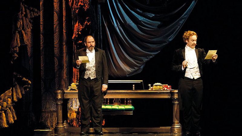 الفعالية الترفيهية الأكثر تحقيقاً للإيرادات في تاريخ الأعمال المسرحية مع تجاوز أرباحها حاجز 6 مليارات دولار.

من المصدر