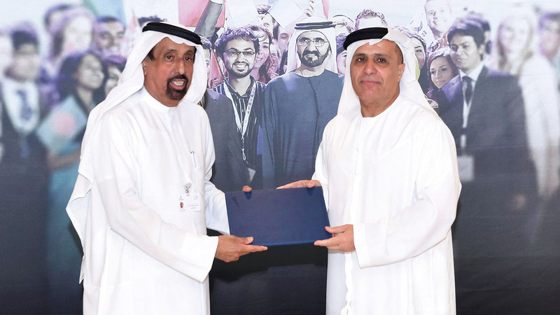 الشيباني والطاير خلال توقيع الاتفاق في مايو الماضي. من المصدر