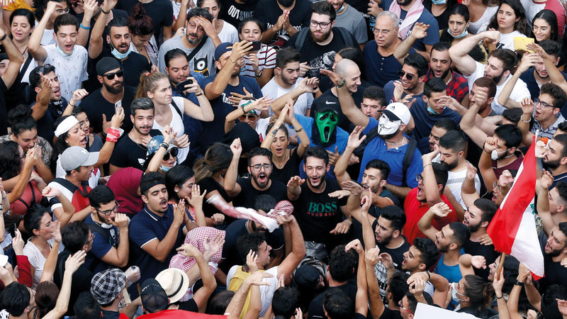 الاحتجاجات في لبنان تتصاعد لليوم الثاني. رويترز