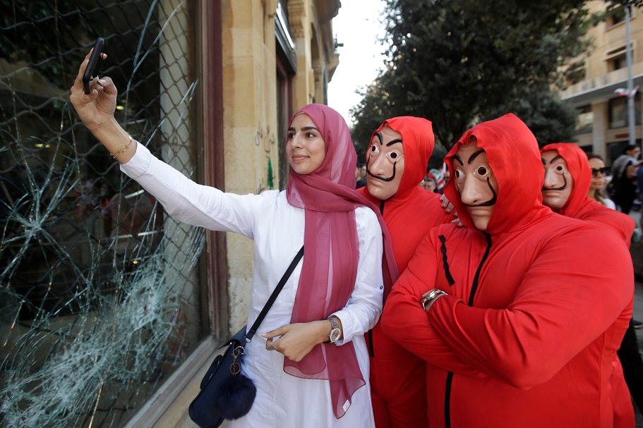 اليوم الرابع لتظاهرات لبنان  - أ. ف. ب