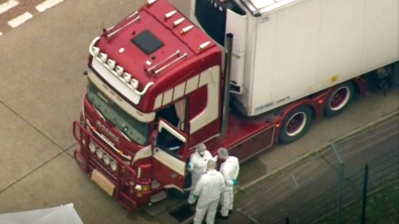 يتوقع أن يكون سائق الشاحنة متورطاً في جريمة اتجار بالبشر. أ.ب