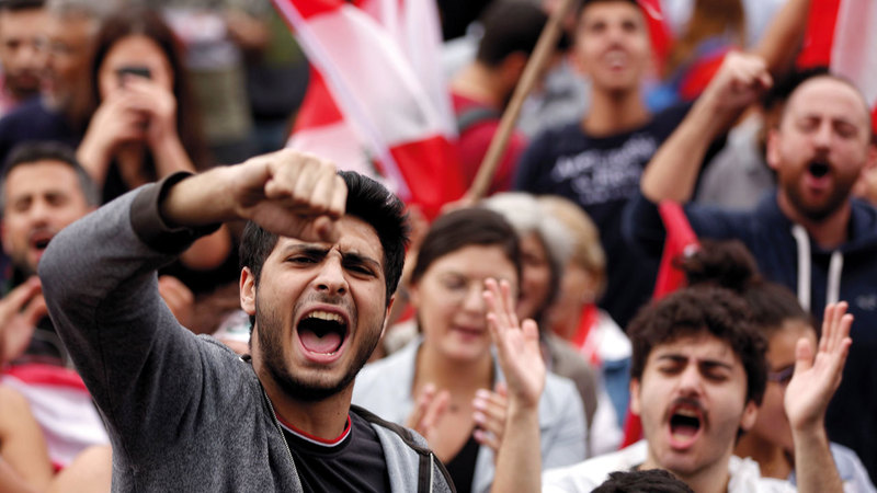 المحتجون اعتبروا كلمة عون استهتاراً بمطالبهم. أ.ف.ب