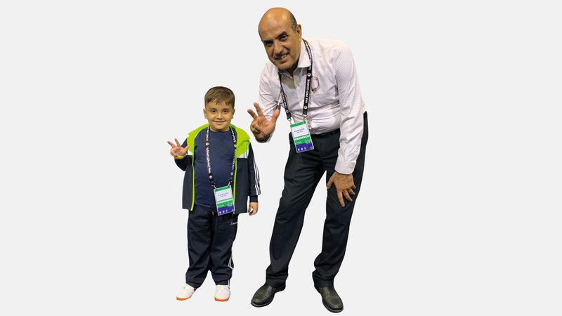 محمد قيس ووالده في نادي النصر. الإمارات اليوم