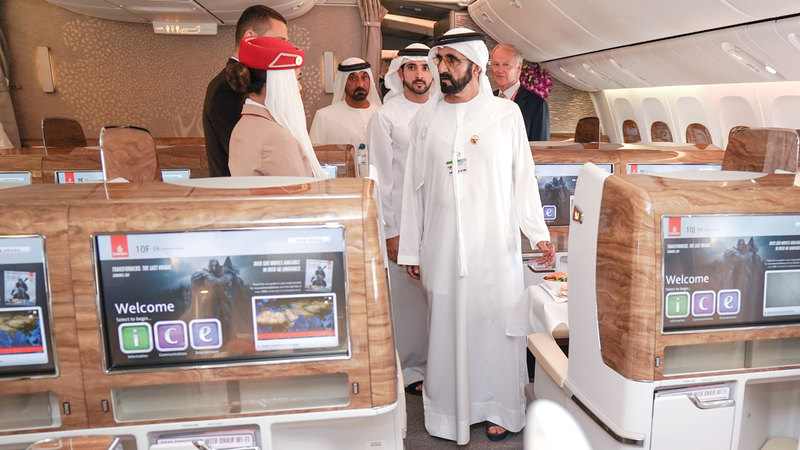 بفضل رؤية محمد بن راشد تحولت  «طيران الإمارات» إلى عملاق عالمي يحدد الاتجاهات في صناعة الطيران.  أرشيفية