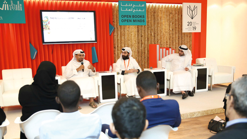 تناولت الجلسة غياب الشعر العربي في ظل طغيان وسائل

التواصل الاجتماعي.

من المصدر.