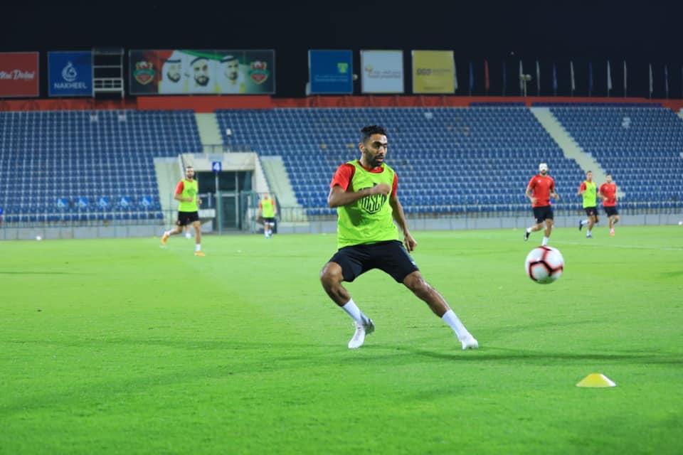 حسين الشحات يعود إلى الإمارات من جديد مع معسكر الأهلي