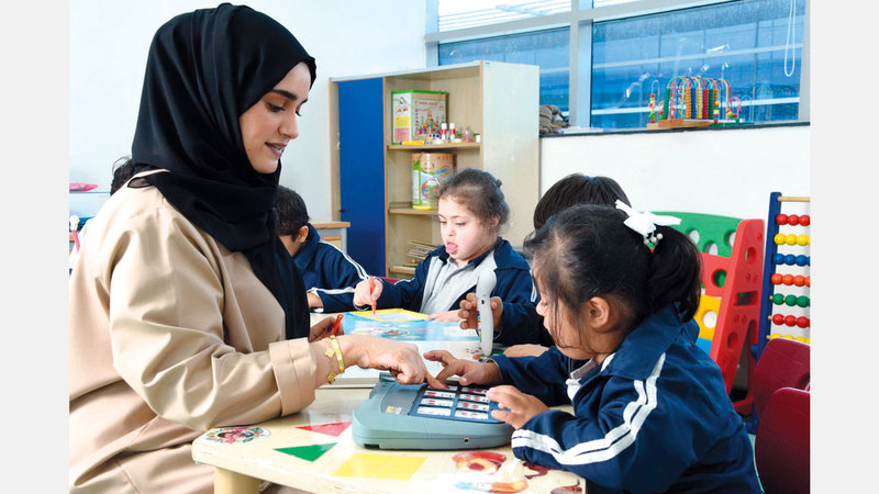 تنفيذ برامج التدخل المبكر لتدريب الطفل على استخدام مهاراته. من المصدر