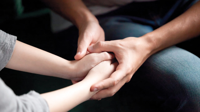 الرجل بحث عن مراكز لعلاج زوجته من الإدمان. أرشيفية