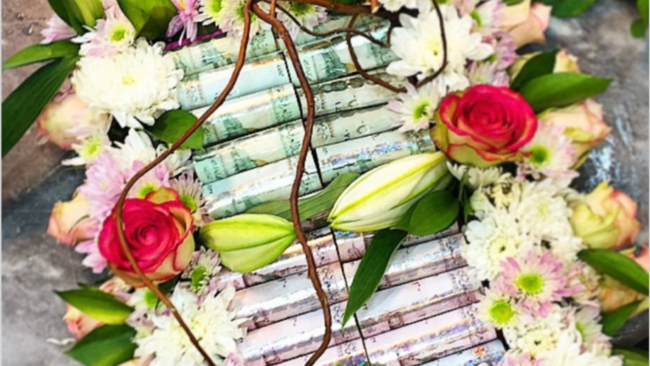 منع تزيين الورود بالفلوس يجتاح مواقع التواصل ومتابعون قرار