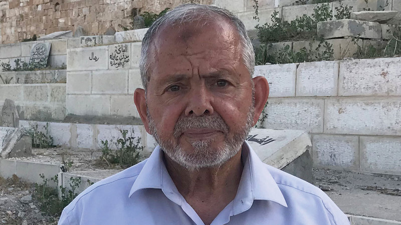 رئيس لجنة المقابر الإسلامية في القدس مصطفى أبوزهرة. من المصدر