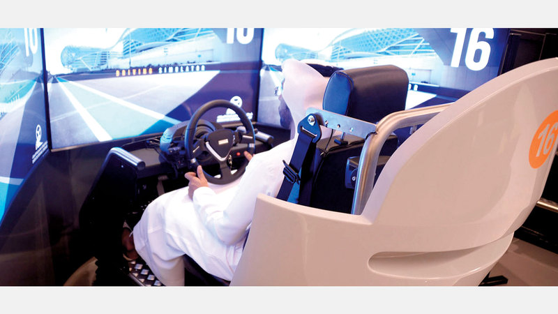 التدريب النظري للسائقين في قاعات مجهزة بأحدث التقنيات. من المصدر