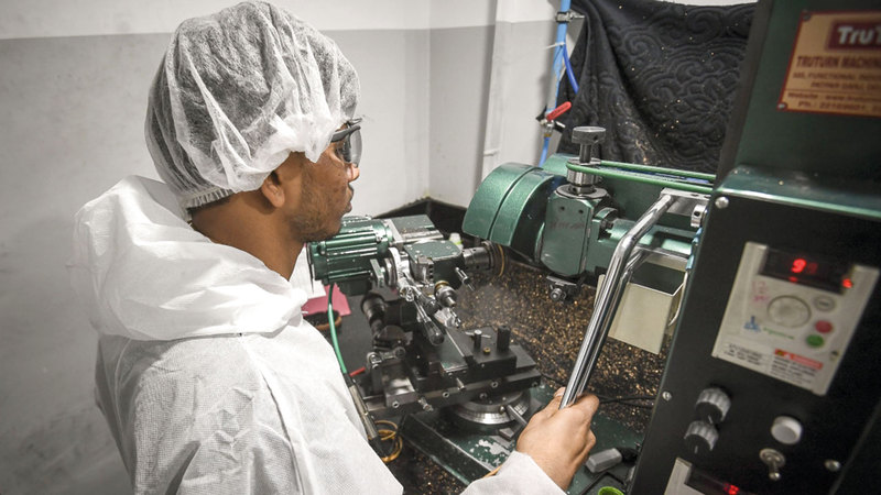 «البرنامج» أكد أن الرسوم تعد أحد التحديات الرئيسة التي تواجه أصحاب المشروعات. أرشيفية