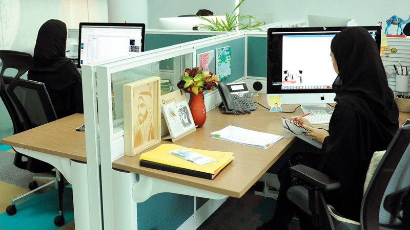 برنامج «سند» مهّد الطريق لتعيين 57 خريجاً وخريجة في وظائف إدارية مختلفة. من المصدر