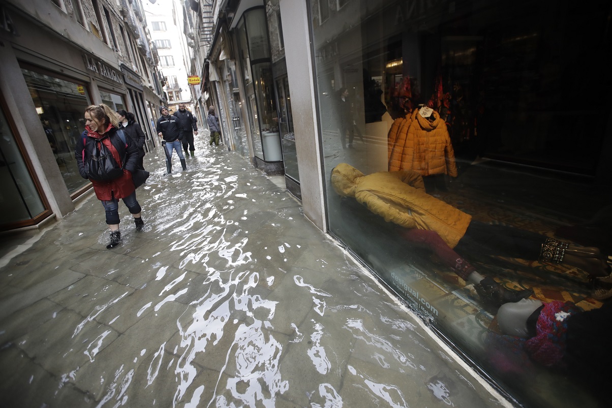 الفيضانات تغرق فينيسيا - أ. ب