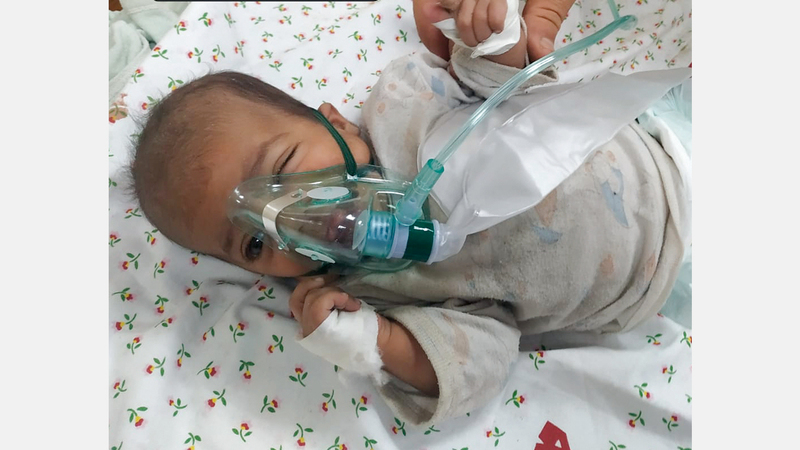 الرضيعة مرح السواركة الناجية من المجزرة التي قتلت أشقاءها ووالدها.  من المصدر