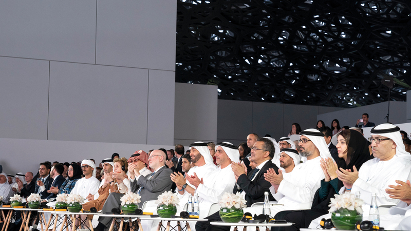 محمد بن زايد شهد جانباً من «منتدى بلوغ الميل الأخير» الذي يعقد في متحف اللوفر بأبوظبي. من المصدر