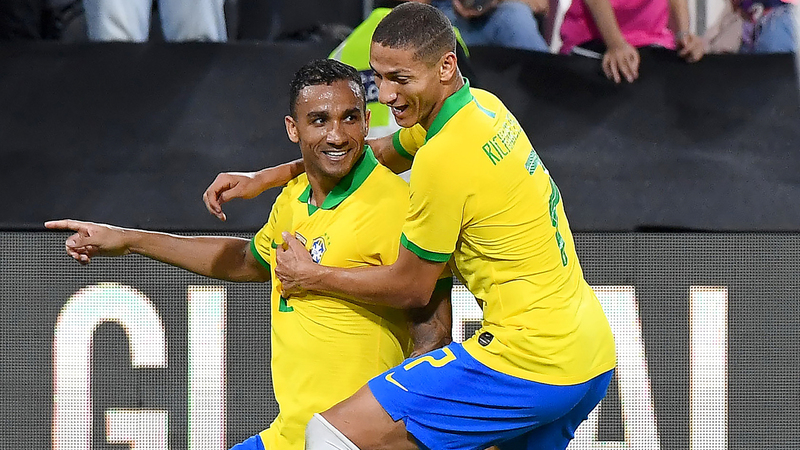 فرحة دانيلو بهدفه مع البرازيل. تصوير: إريك أرازاس