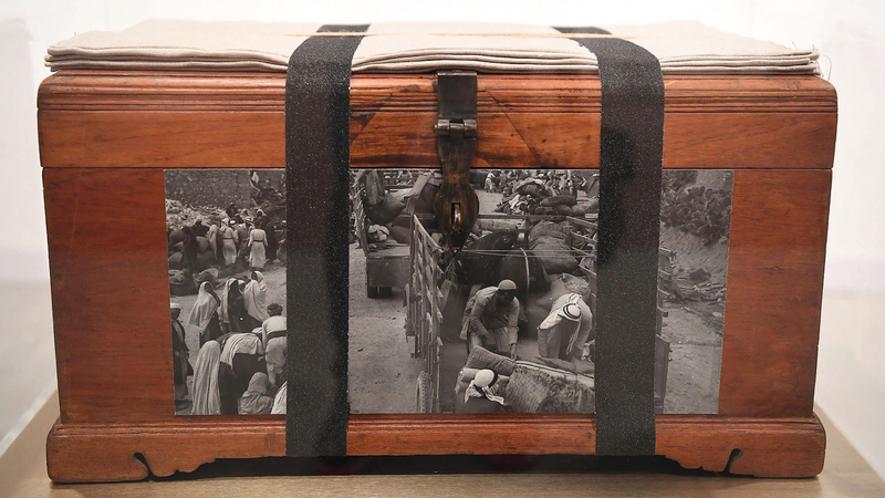 فلسطين حضرت بقوة وإبداع في أعمال فنية عدة بالمعرض عكست تمسّك أبنائها بأرضهم. تصوير: إريك أرازاس