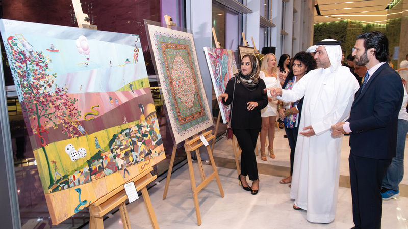 التصوير والفن التشكيلي والرسم بالقهوة أكسبت المعرض تعددية في التوجهات والرؤى.