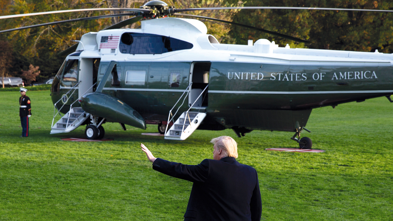 ترامب يغادر البيت الأبيض بطائرته.  إي.بي.إيه