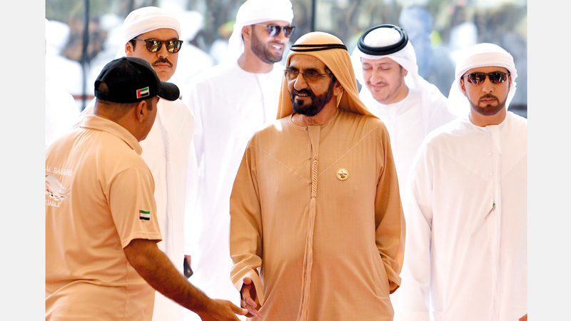 محمد بن راشد خلال حضوره سباق كأس اليوم الوطني للقدرة. تصوير: نجيب محمد