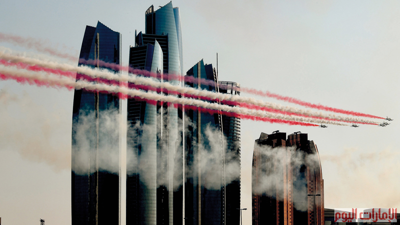 شهدت مختلف إمارات ومناطق الدولة، خلال اليومين الماضيين، كما تشهد اليوم، مئات الفعاليات الفنية والتراثية التي تحتفي باليوم الوطني الـ48، التي حضرها وشارك فيها آلاف المواطنين والمقيمين، يجمعهم حبّ الإمارات العربية المتحدة، وامتنانهم لقيادتها الحكيمة، على نعمة الحياة الآمنة السعيدة. تصوير: إريك أرازاس