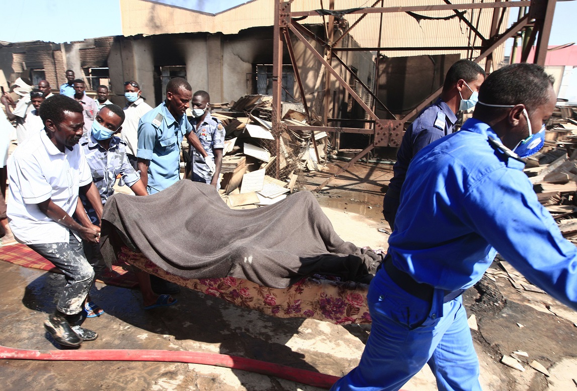 أحد ضحايا الحريق - أ. ف. ب