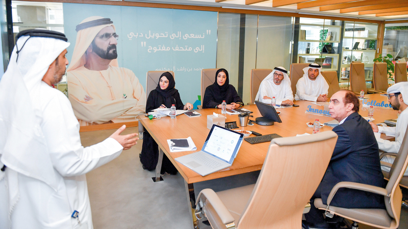 المري خلال لقائها الغويل في مكتبها حيث تم استعراض خطة احتفالية «دبي عاصمة الإعلام العربي 2020». من المصدر