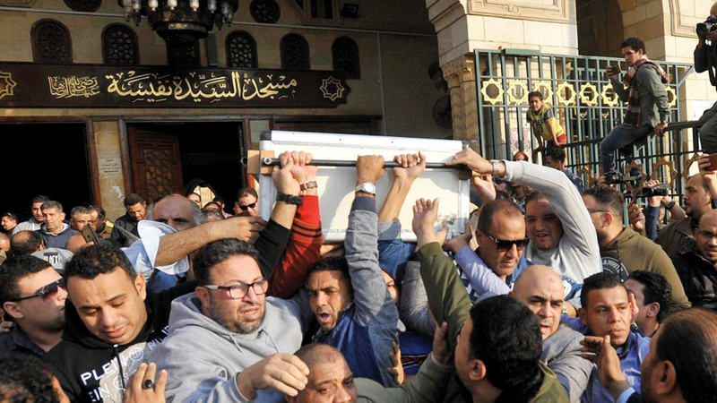 مغرّدة إسرائيلية: شعبولا الذي حوّل كراهية إسرائيل إلى تسلية شعبية كان رمزاً لعهد السلام البارد.

من المصدر