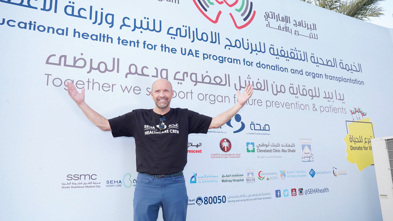 سايمون كيث (53 سنة) يلعب رياضة احترافية بعد خضوعه لعملية زرع قلب. من المصدر