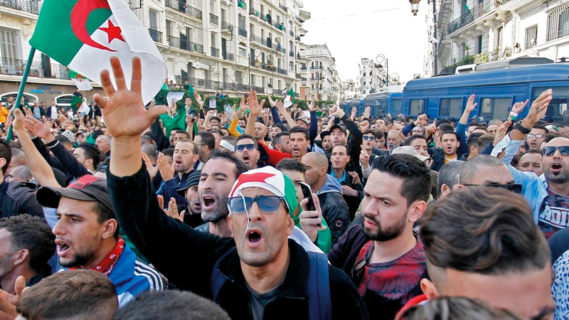 احتجاجات الطلبة في الجزائر تلقت دعماً من تظاهرات لمعلمي المرحلة الابتدائية. أرشيفية
