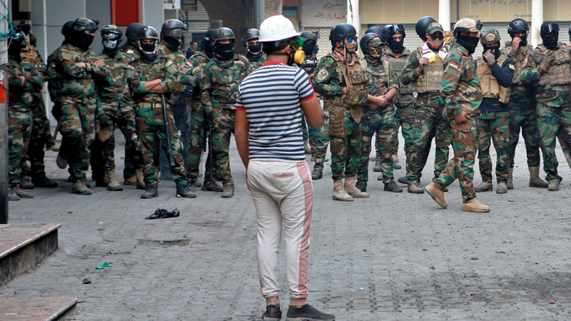 قوات الأمن توجد بكثافة لقمع المتظاهرين في شوارع بغداد. أ.ب