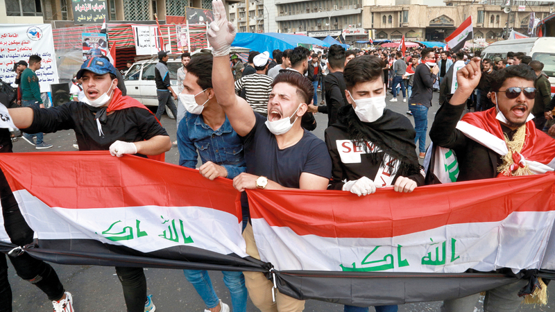 المتظاهرون مصممون على البقاء في ساحة التحرير حتى تحقيق مطالبهم. أ.ب