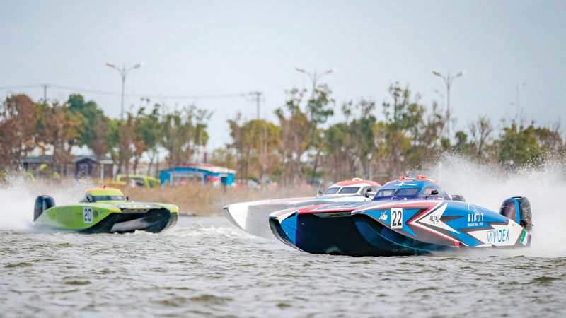 12 زورقاً تتنافس على لقب الجولة الختامية لمونديال «إكس كات» في دبي.  من المصدر