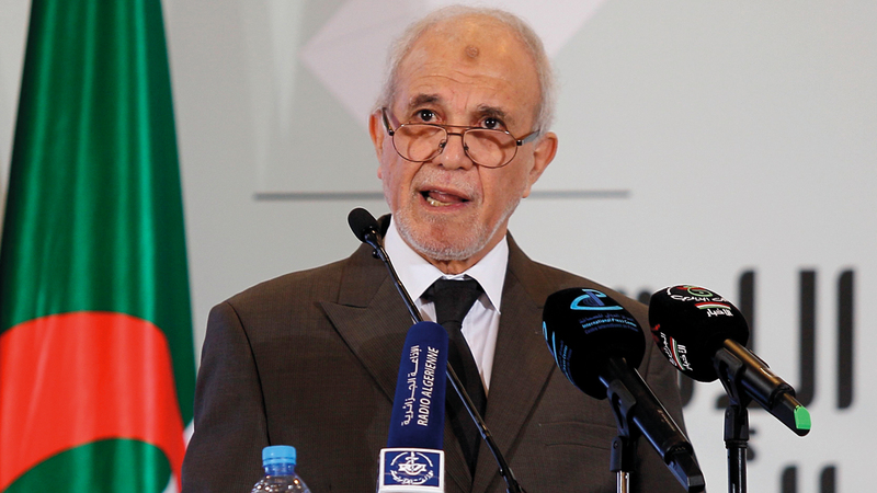 رئيس السلطة الوطنية محمد شرفي يعلن نتائج الانتخابات. أ.ف.ب