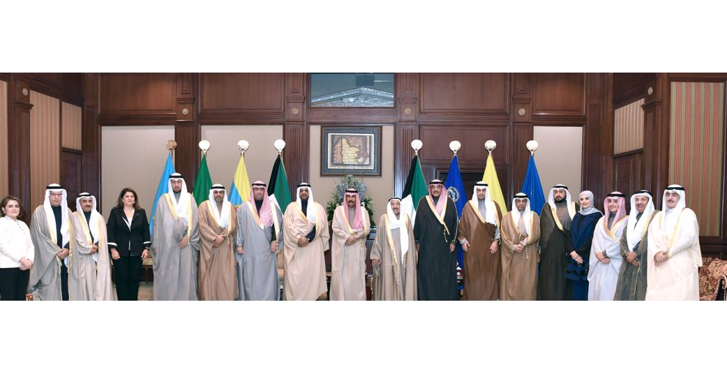 أمير الكويت يستقبل الحكومة الجديدة.