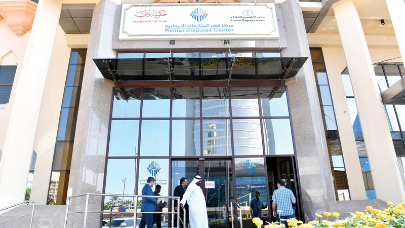 «المركز» استطاع توفير مبلغ المطالبات الإيجارية على المتهم من خلال رجل أعمال. الإمارات اليوم