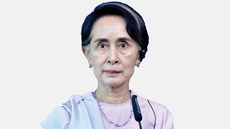 سو تشي سافرت إلى محكمة العدل الدولية كي تدافع شخصياً عن التهم ضد بلادها، لارتكابها جرائم إبادة ضد الروهينغا.