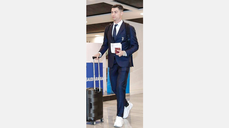 رونالدو خلال وصوله إلى العاصمة السعودية الرياض. من المصدر