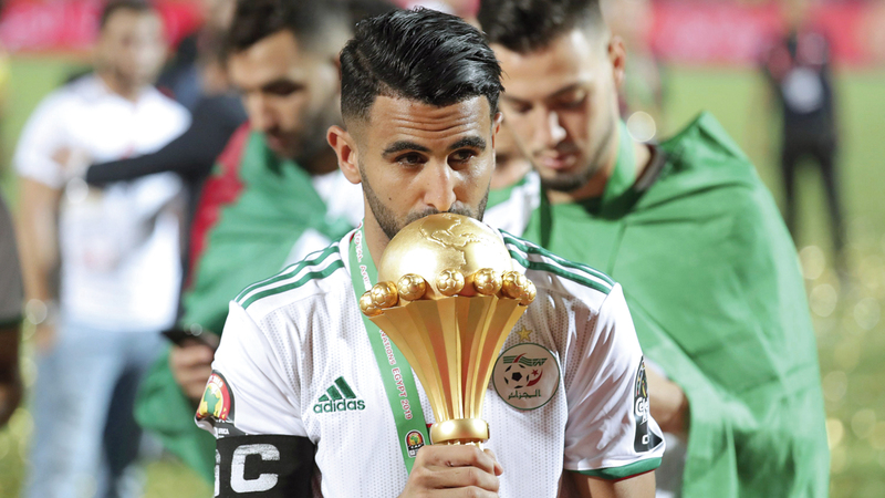 اللقب الأهم لمحرز كان قيادة الجزائر إلى كأس إفريقيا. من المصدر