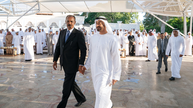 محمد بن زايد خلال استقباله رئيس إريتريا. من المصدر