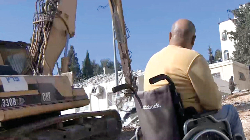 المقدسي حاتم خليل أصيب بشلل نصفي  خلال عملية الهدم الثالثة لمنزله. من المصدر